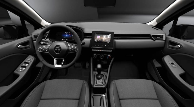 Intérieur d'une Renault Clio 5 essence avec boîte automatique à Tanger